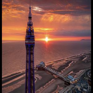 Słuchaj Tower Radio Blackpool w aplikacji