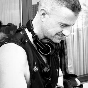 Słuchaj DJ BEN BAKER || PODCASTS AND LIVE SETS w aplikacji