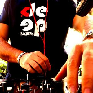 Słuchaj LORENZO CARBONE SOULFUL HOUSE PODCASTS w aplikacji