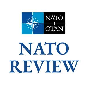 Słuchaj NATO Review w aplikacji